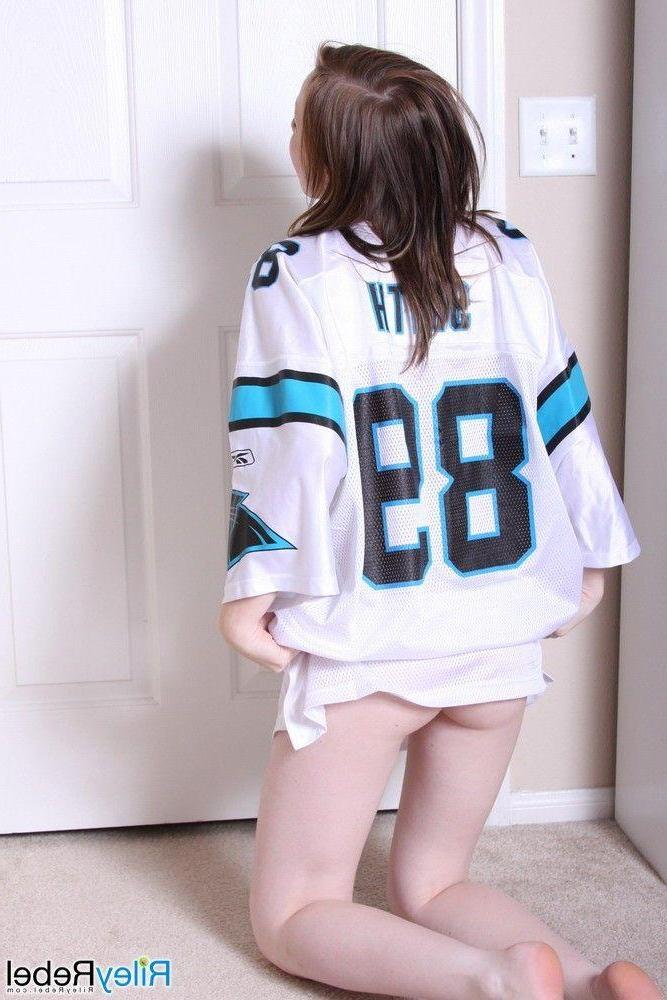 20P Pictures of teen Riley Rebel naked and ready to fuck