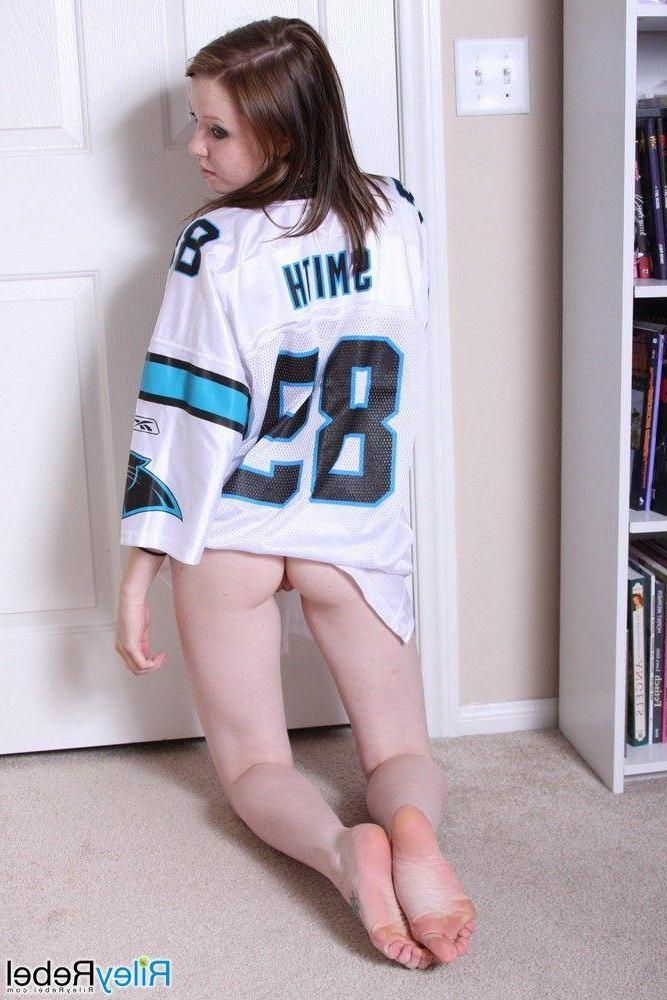 20P Pictures of teen Riley Rebel naked and ready to fuck