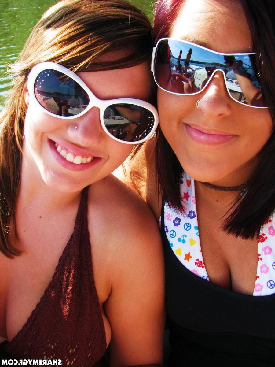 20P Two hot girlfriends get naughty on camera