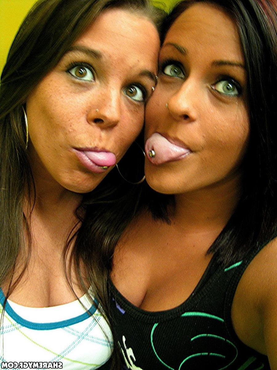 20P Two hot girlfriends get naughty on camera