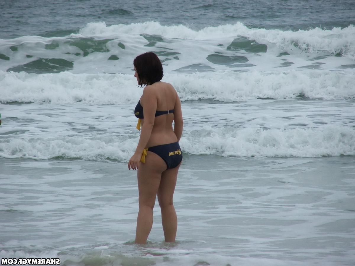 20P Hot amateur gf Roxy takes some naughty candid pics