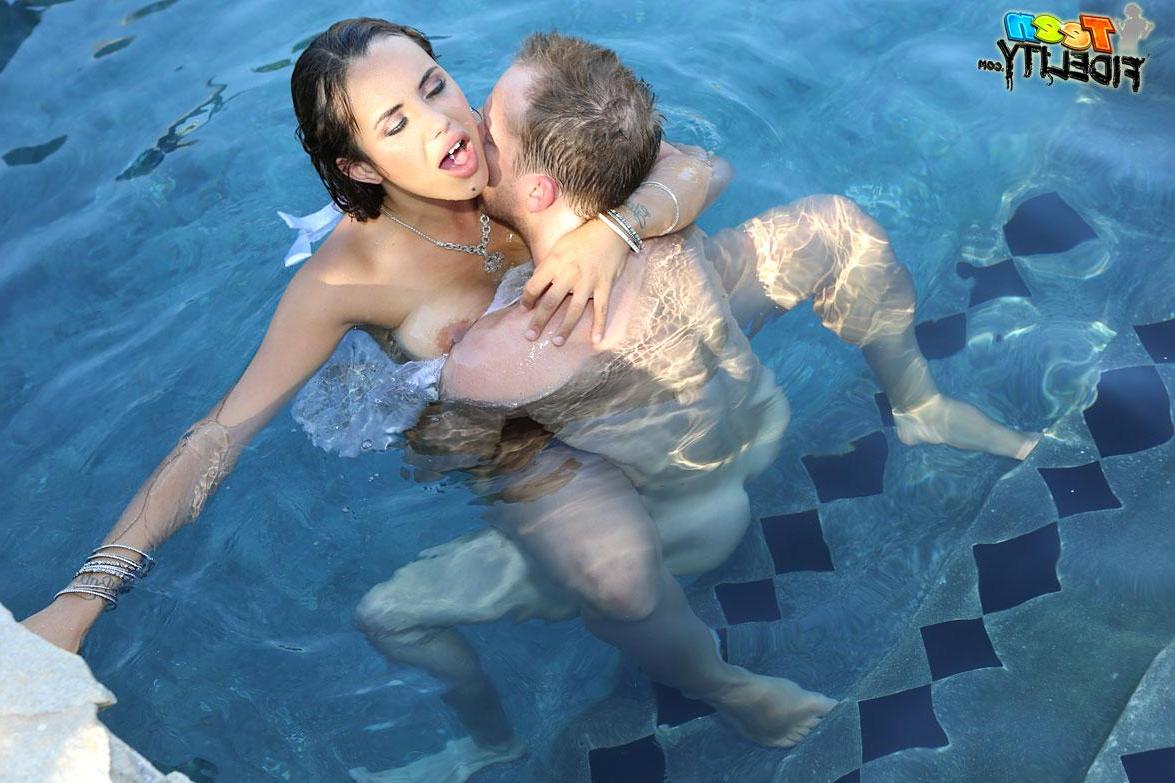 16P Hot teen Sabrina Taylor gets fucked in and out of the pool