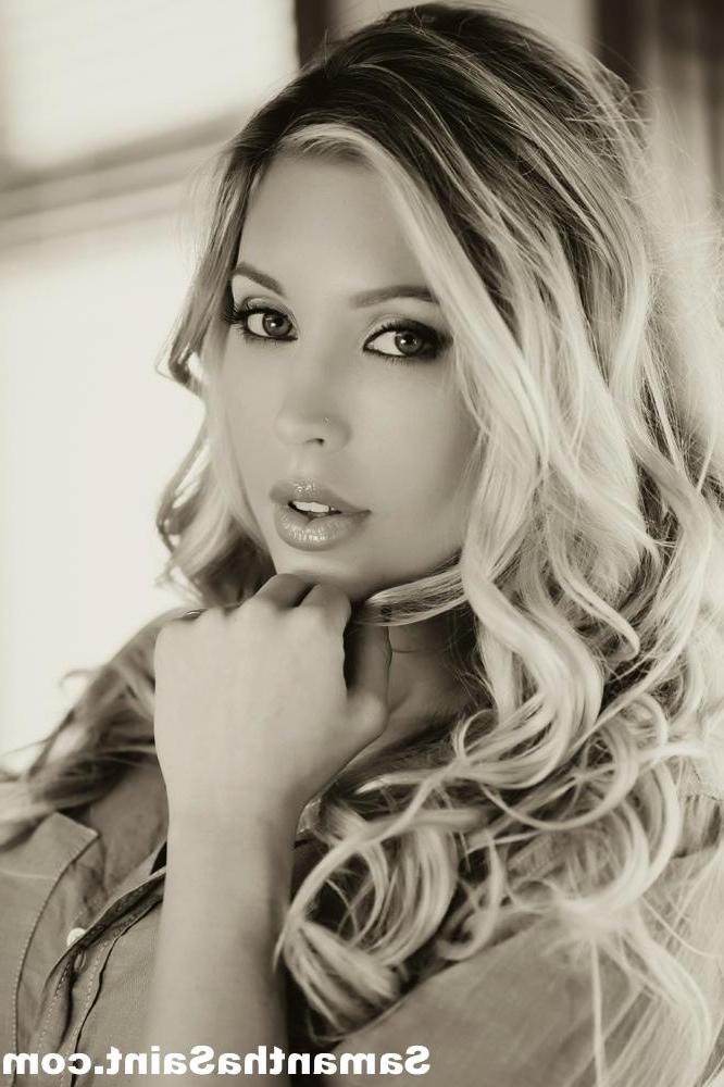 15P Beautiful blonde Samantha Saint shows off her long legs and pretty face