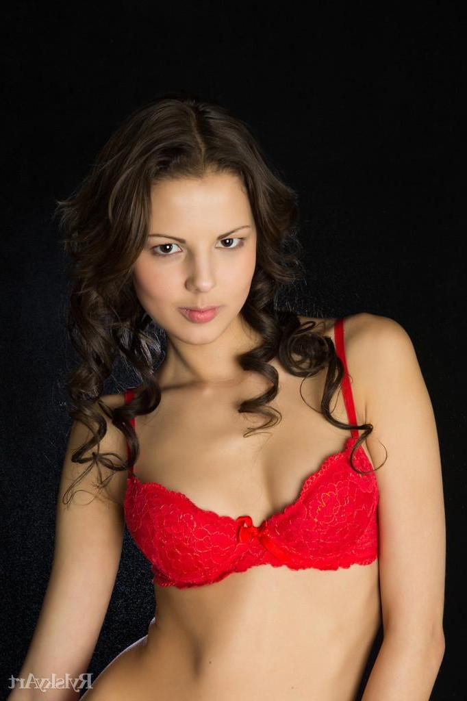 16P See if you can resist the bewitching charms and tempting look of the stunning Sandra Lauver as she offers an inviting view of her long and slender body.