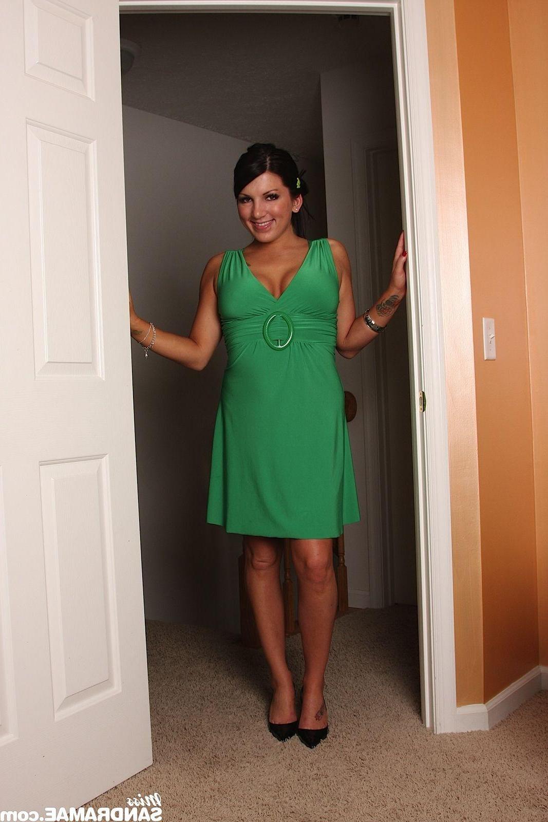 15P Pictures of teen Miss Sandra Mae stripping to her panties