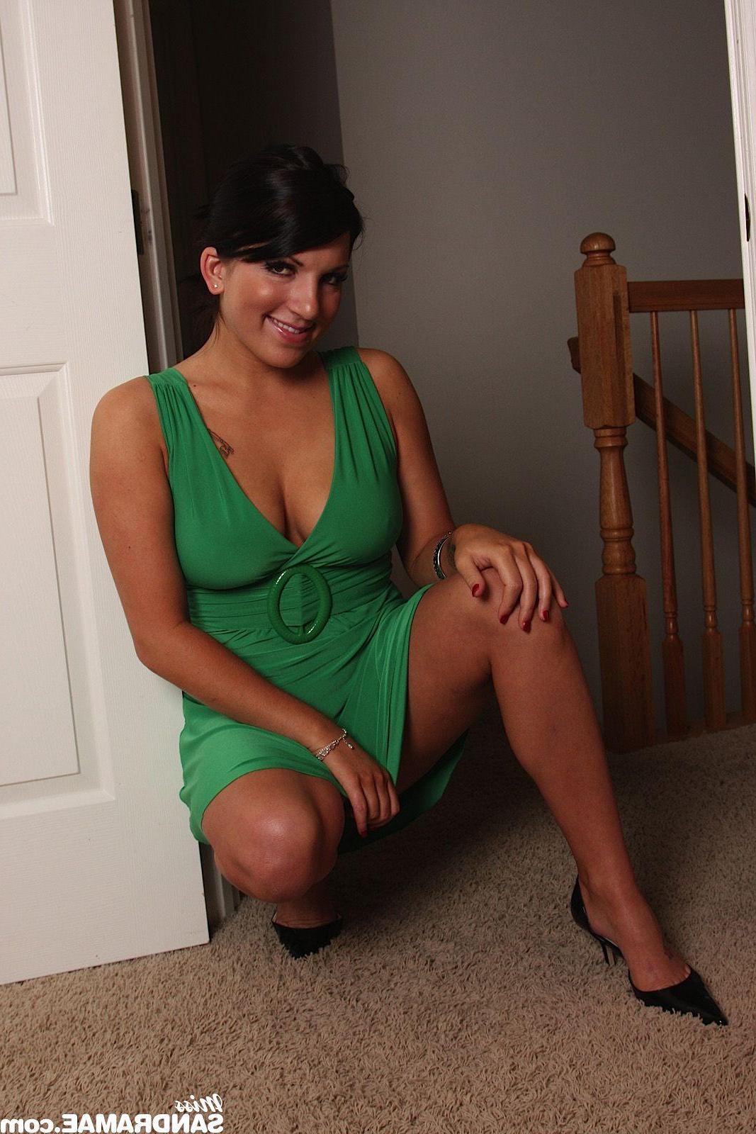 15P Pictures of teen Miss Sandra Mae stripping to her panties