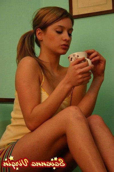 16P Pictures of Savanna Virgin strutting her stuff at home