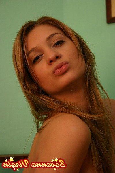 16P Pictures of Savanna Virgin strutting her stuff at home