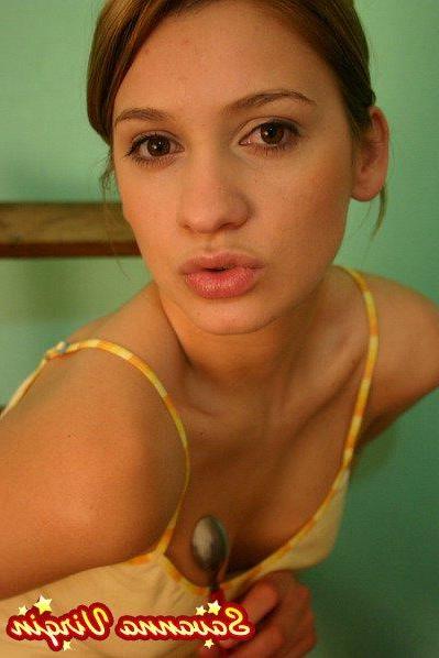 16P Pictures of Savanna Virgin strutting her stuff at home
