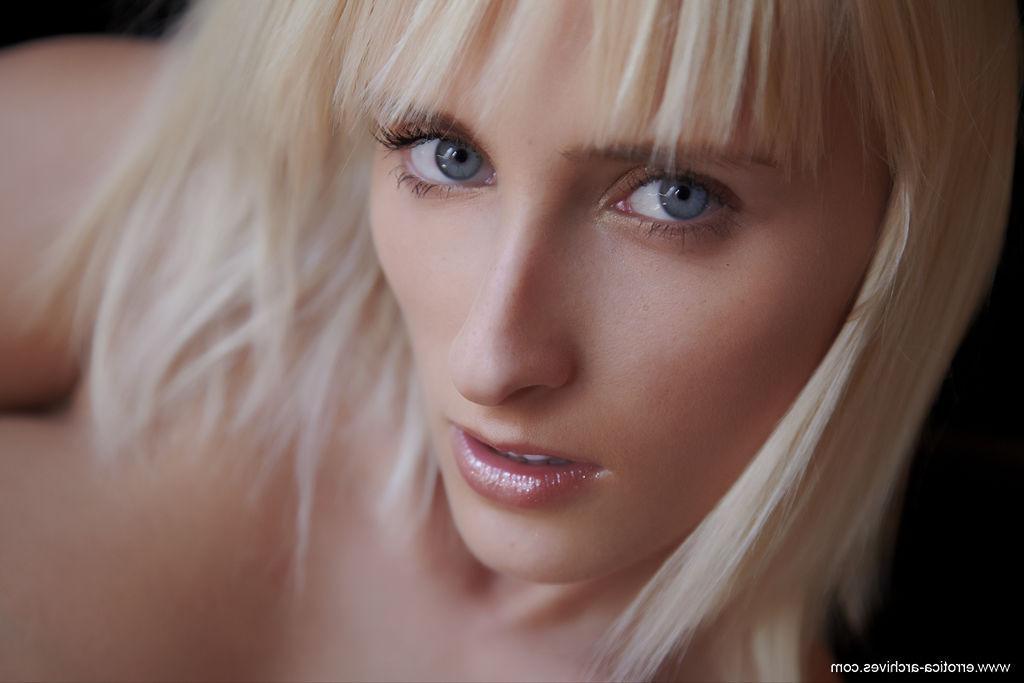 16P Beautiful blonde Serenity displays her hot nude body in "Pianist"
