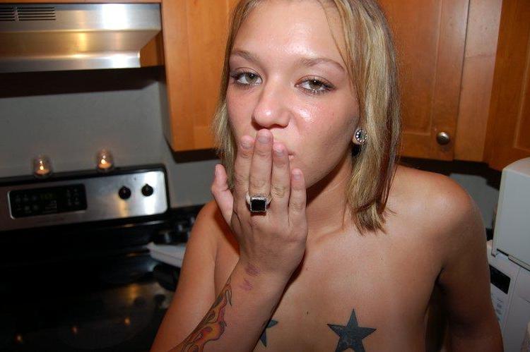 20P Pictures of Sexy Lette having some naked fun at home