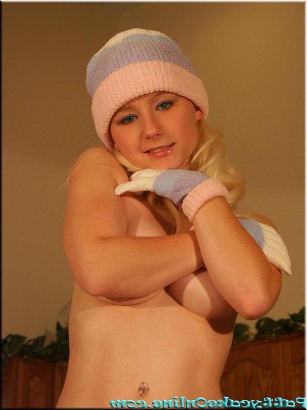 16P Pictures of teen girl Pattycake getting ready for winter