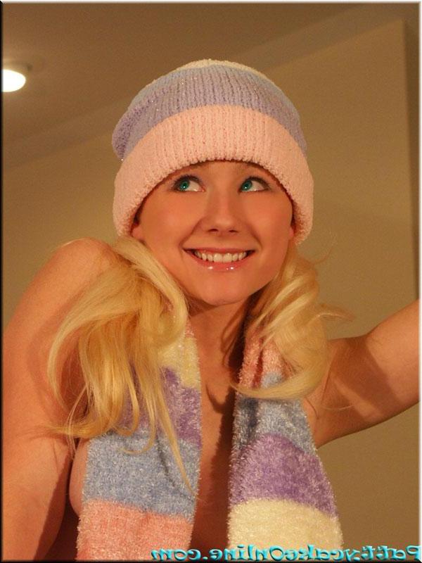 16P Pictures of teen girl Pattycake getting ready for winter
