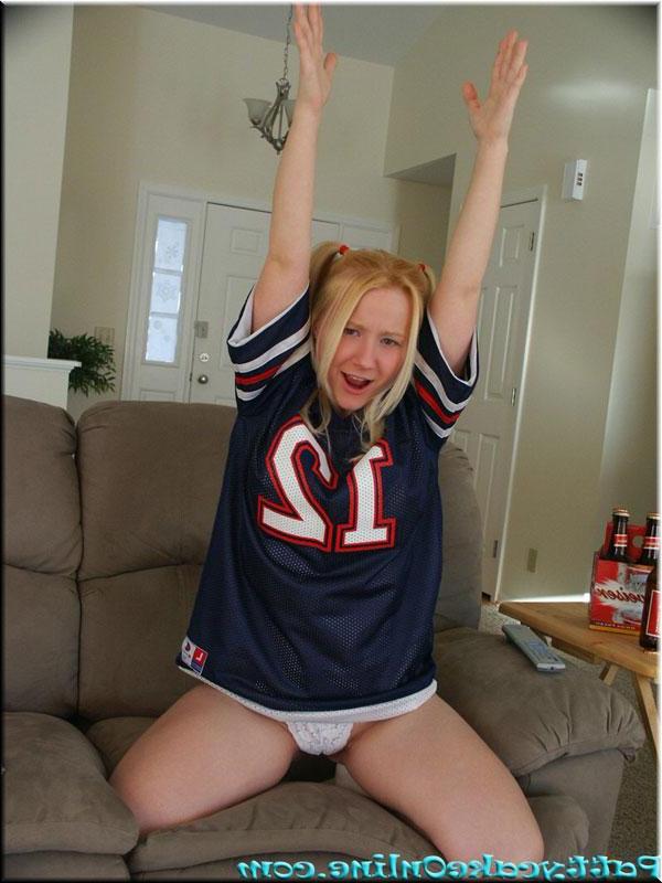 16P Pitcures of Pattycake getting naughty for her team on the couch