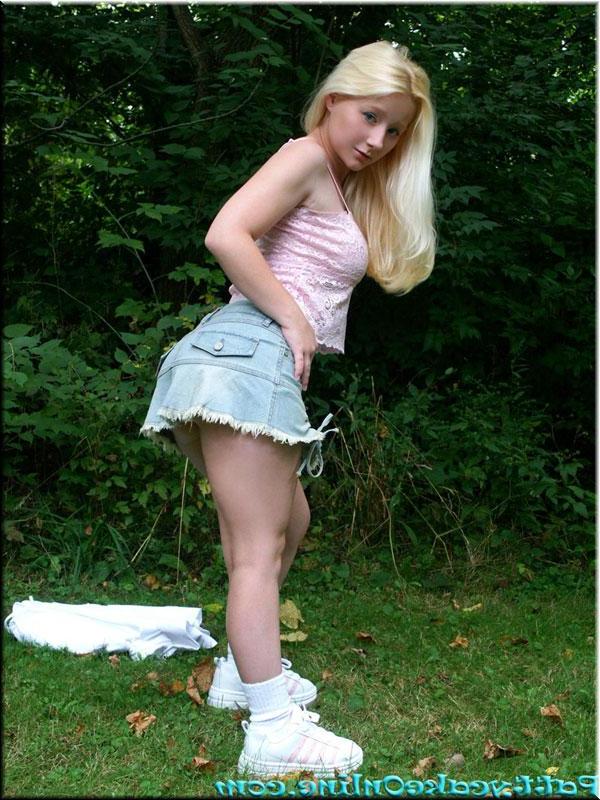 16P Pictures of Sexy Patty Cake showing her panties at the park