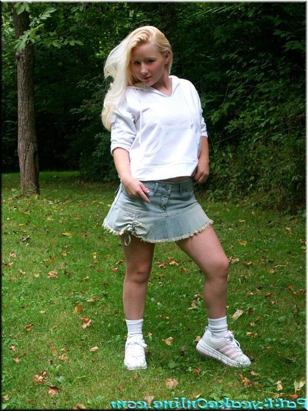 16P Pictures of Sexy Patty Cake showing her panties at the park