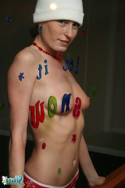 16P Pictures of Shai West spreading some holiday cheer