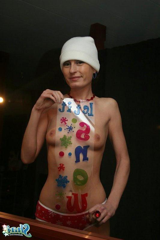 16P Pictures of Shai West spreading some holiday cheer