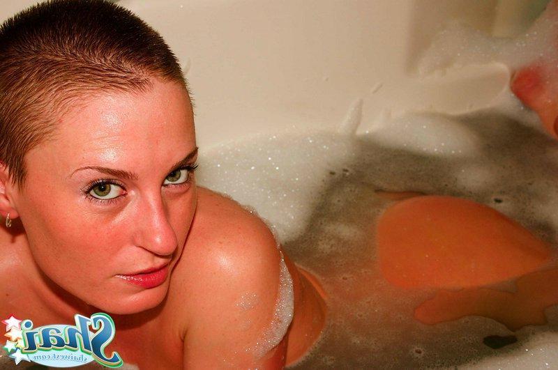 20P Pictures of Shai West shaving