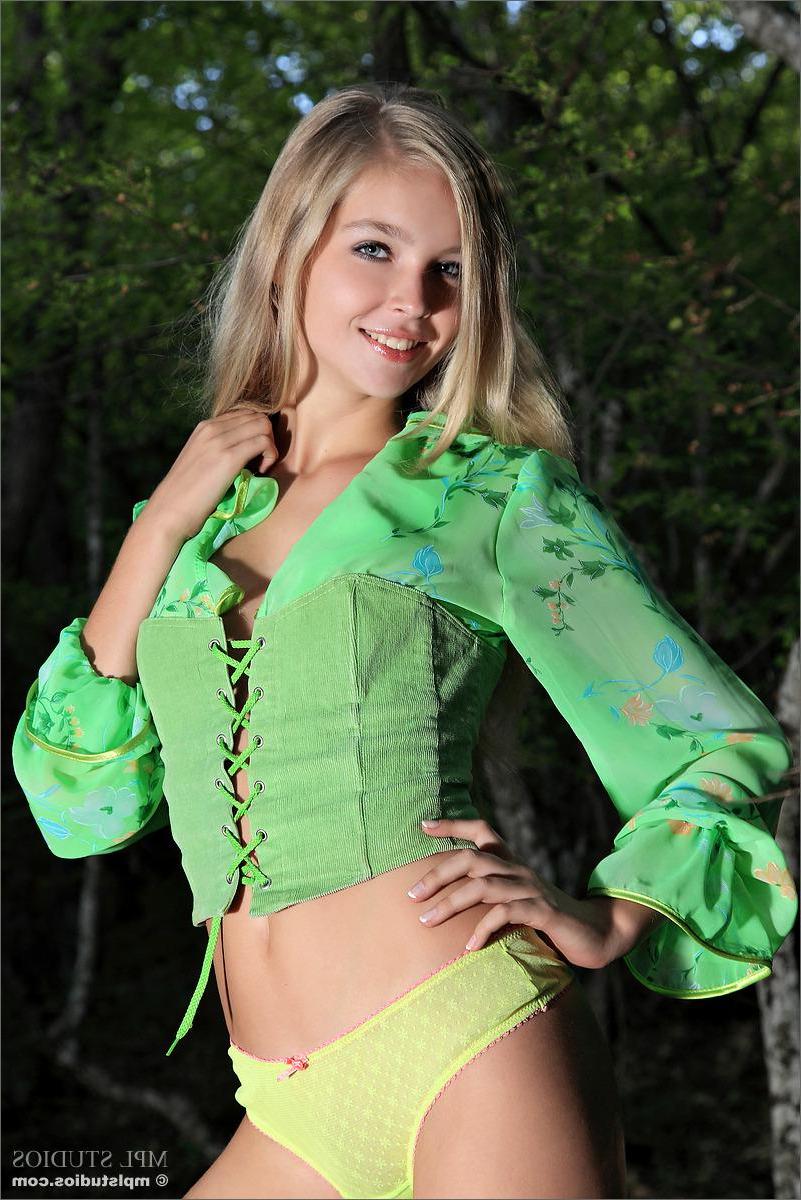 12P MPL Studios Presents Sienna in "Enchanting Debut"