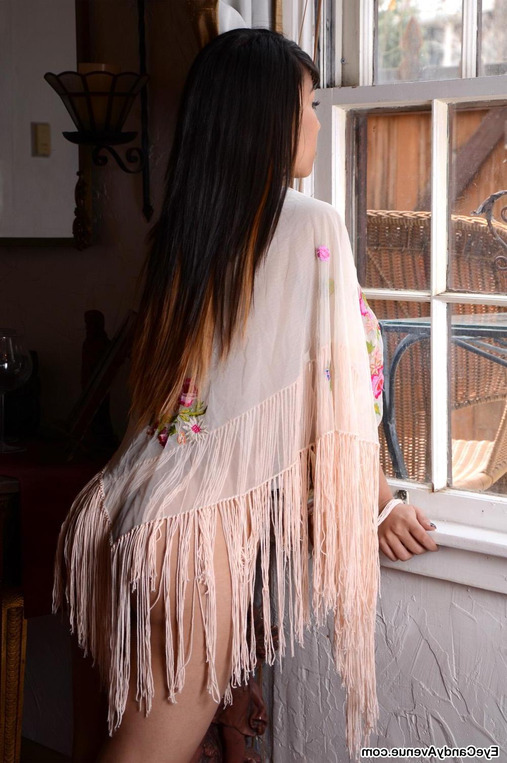 16P Soraya is soft and sensual waiting for love.