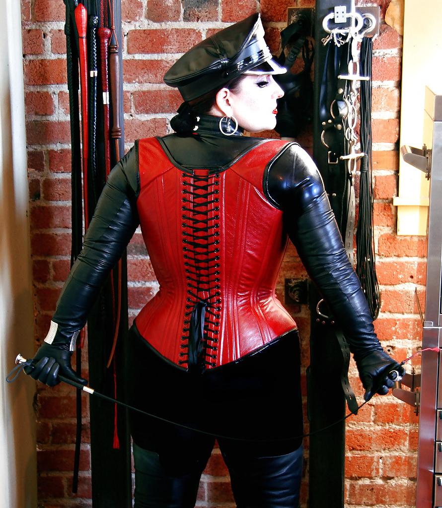 25P Dominatrix and Latex