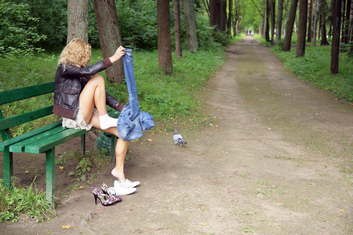 16P Beautiful teen girl Summer Breeze strips nude in a public park