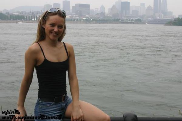 15P Pictures of Sweet Dominique teasing with her hot legs