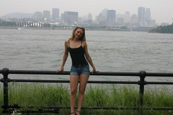 15P Pictures of Sweet Dominique teasing with her hot legs