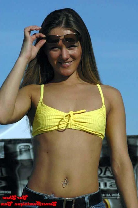 15P Pictures of Sweet Dominique hanging at a car show