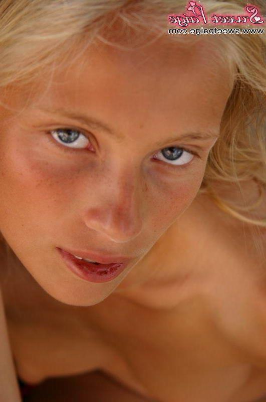 15P Pictures of teen girl Sweet Paige nude and ready to fuck