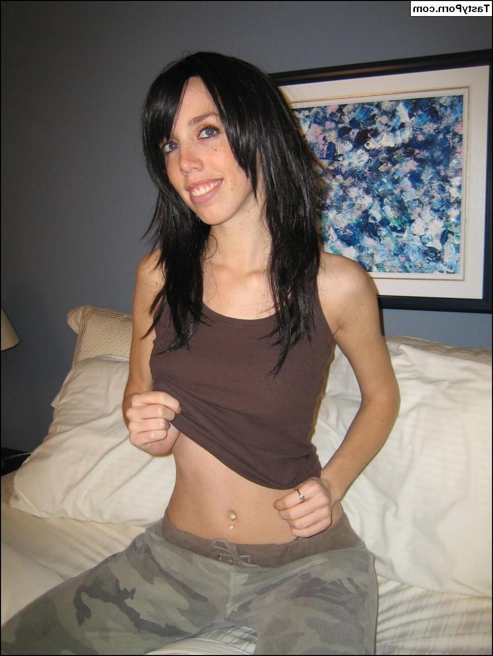 20P Pictures of Tasty Julie stripping naked at home just for you