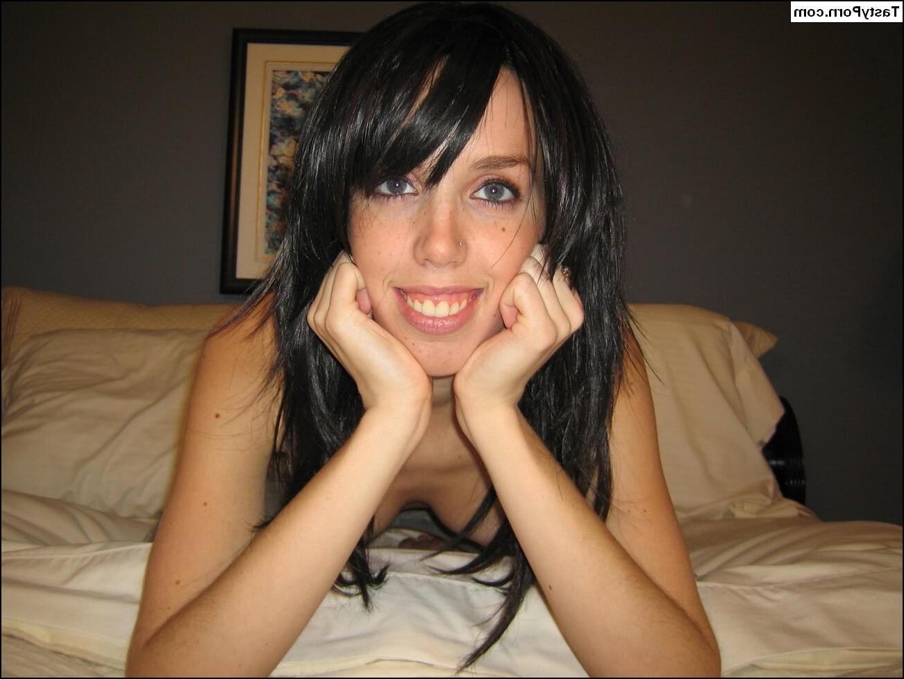20P Pictures of Tasty Julie stripping naked at home just for you