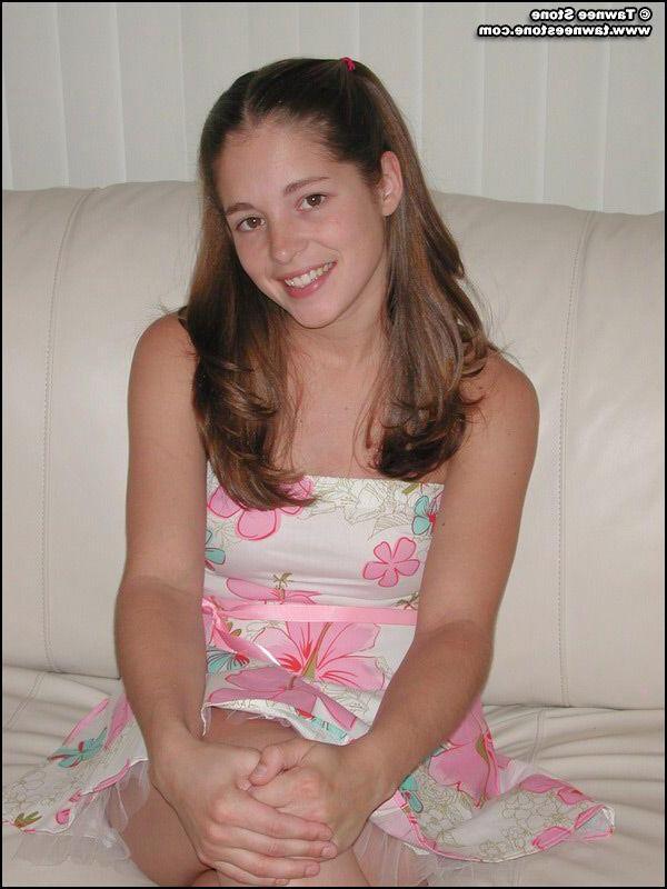 20P Pictures of Tawnee Stone naked for you on the couch