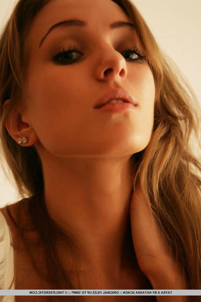 16P Beautiful model Tayra A strips out of her jeans to flaunt her tight nude body