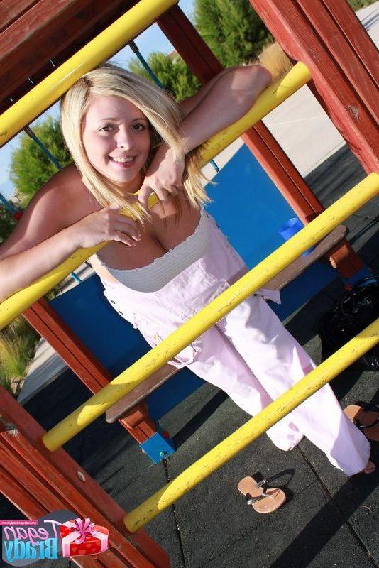 16P Pictures of teen chick Tegan Brady teasing at a park