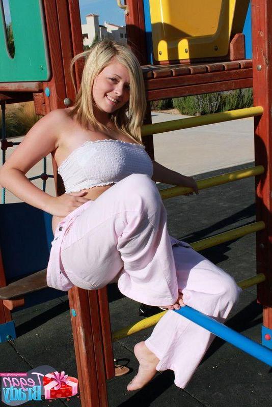 16P Pictures of teen chick Tegan Brady teasing at a park