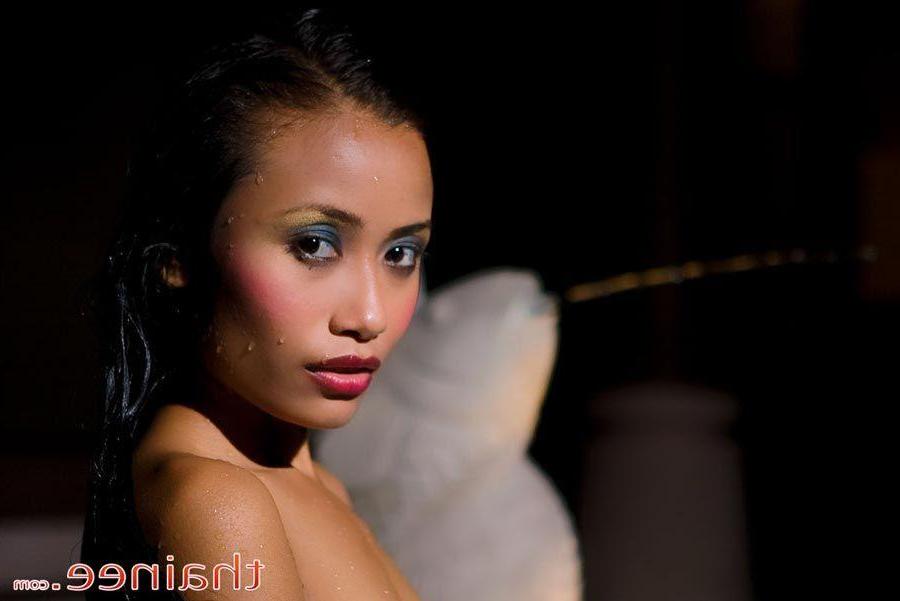 16P Pictures of teen Thainee getting naked to fuck