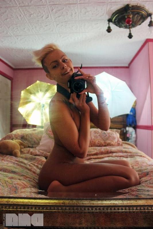 15P Hot punk girl The Araxie takes selfies in bed