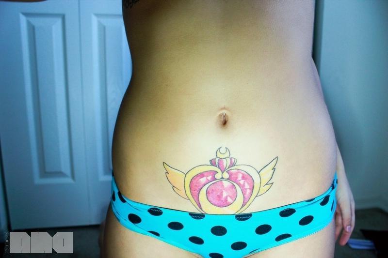 15P Scene girl The Araxie shows you close-ups of her nipples