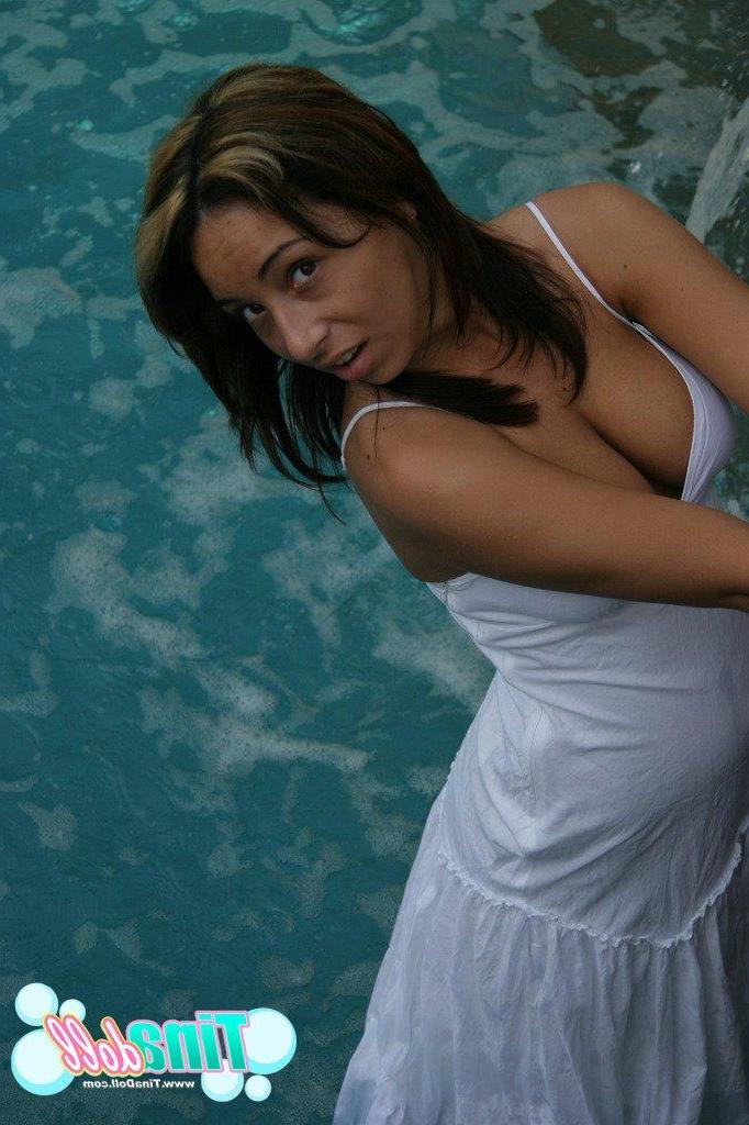 15P Tina Doll gets completely naked and goes swimming