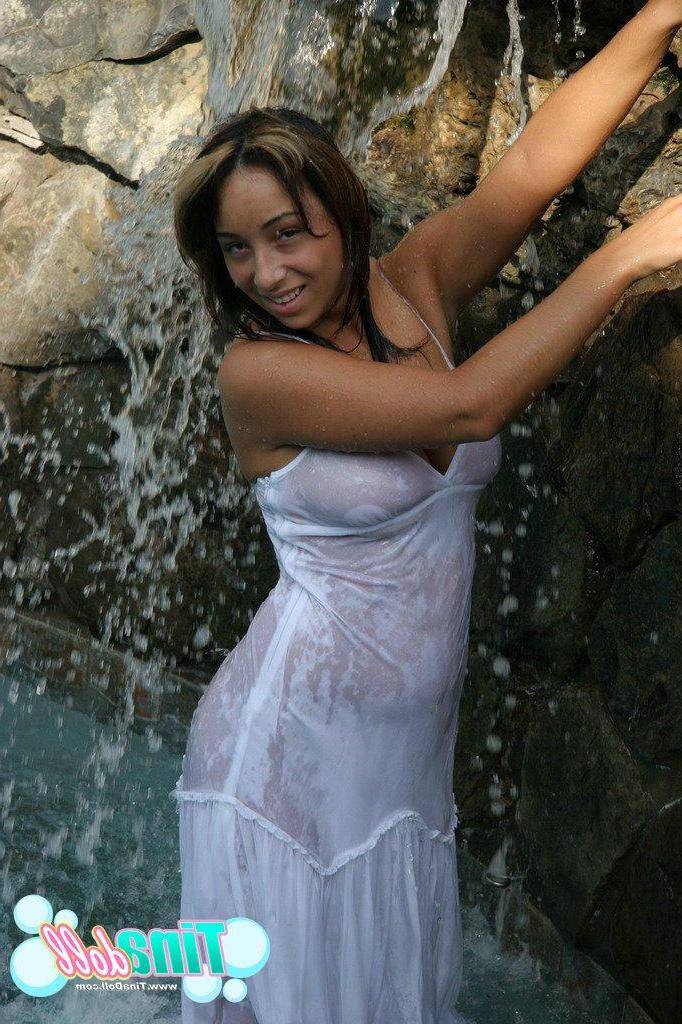 15P Tina Doll gets completely naked and goes swimming