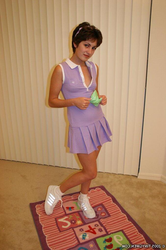 15P Pictures of Tiny Gwen stripping to her panties