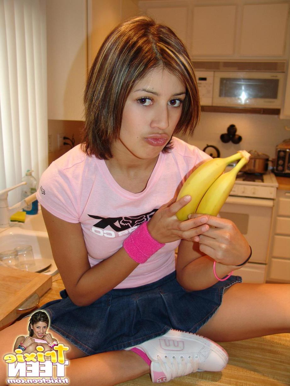 18P Trixie Teen makes a mess in the kitchen