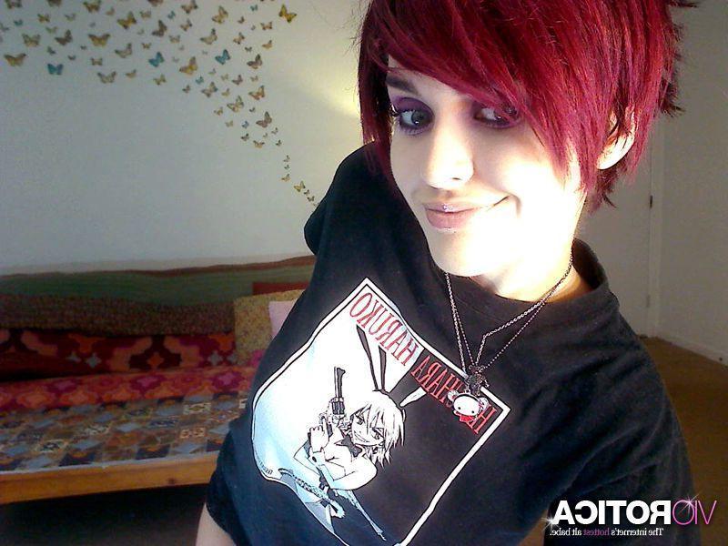 15P Pictures of Viorotica teasing with her big boobies