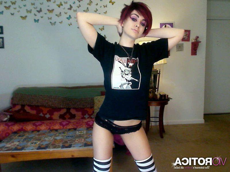 15P Pictures of Viorotica teasing with her big boobies