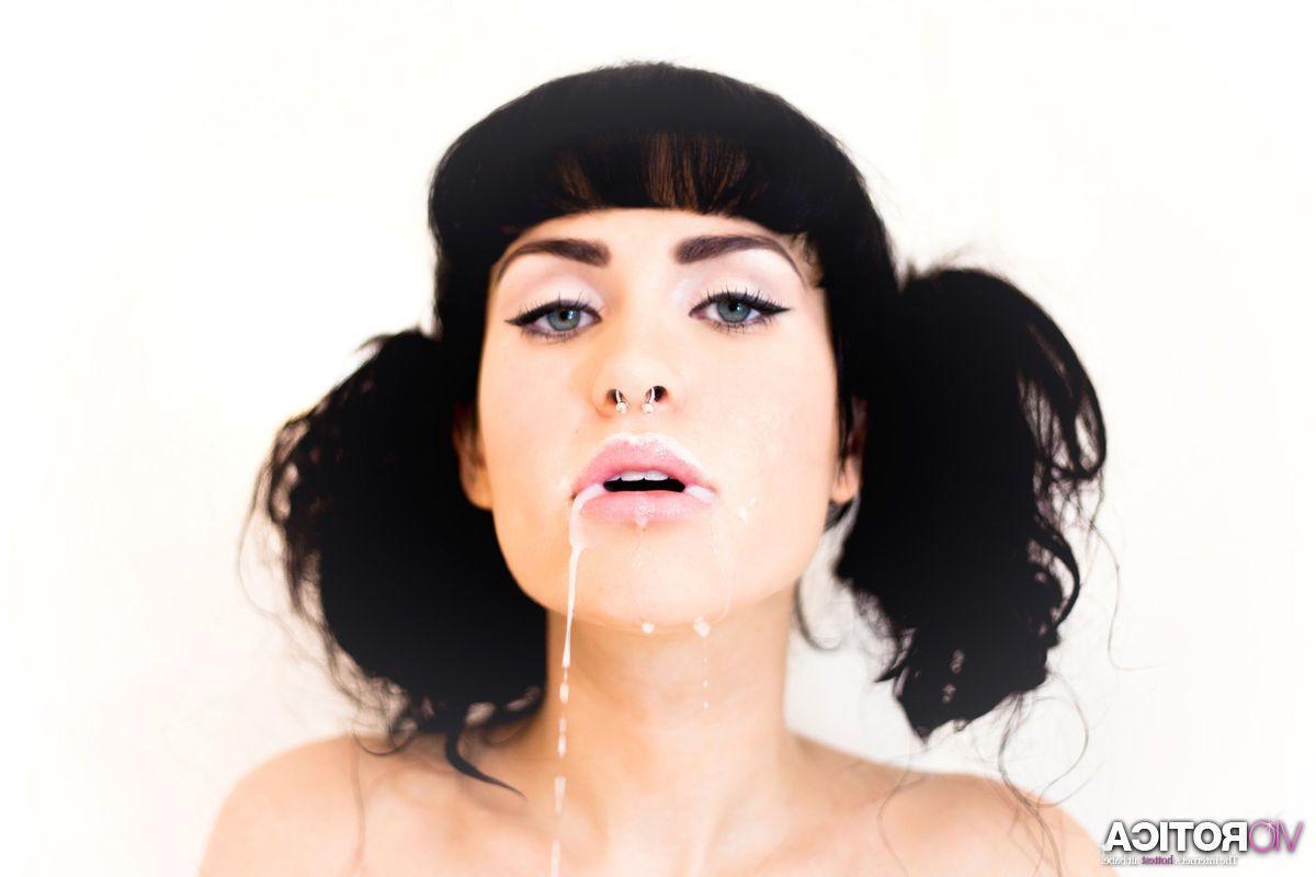12P Pictures of teen girl Viorotica getting all wet for you