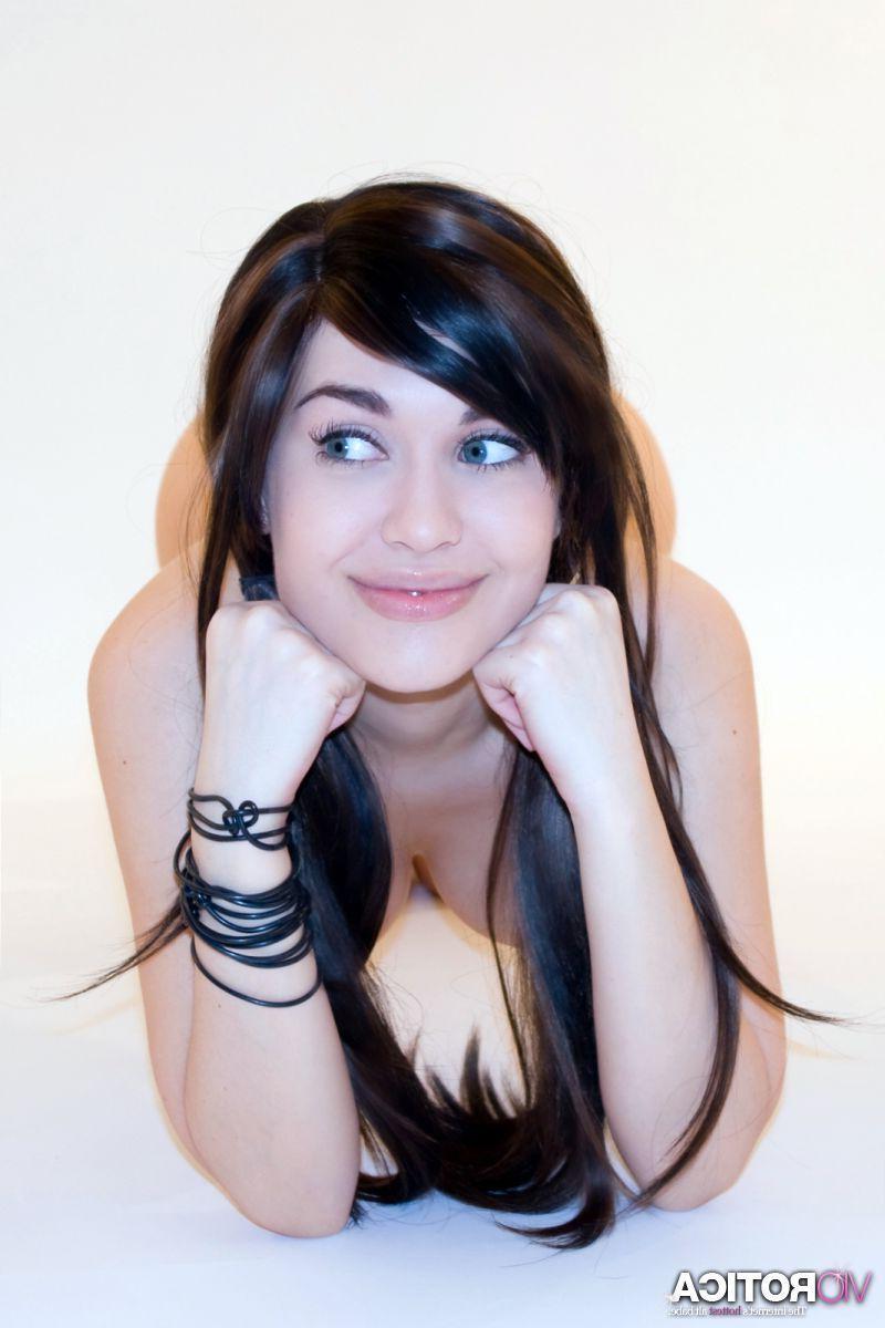 12P Pictures of Viorotica totally naked and ready for you
