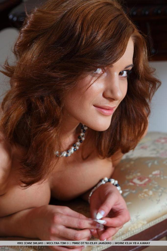 18P Beautiful girl Yanika A strips naked to show you her pretty flower