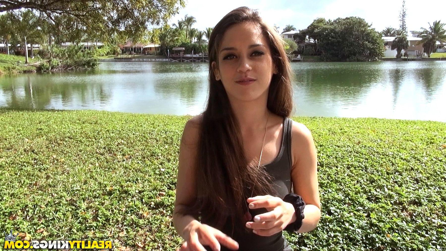 20P Amateur girl Ziggy Star fucks a stranger she just met at a park